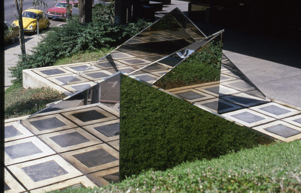 Larry Bell 1984 TRIANGLE ON-A-GRID-Long-Beach,-CA-Veterns-Affairs-Bldg